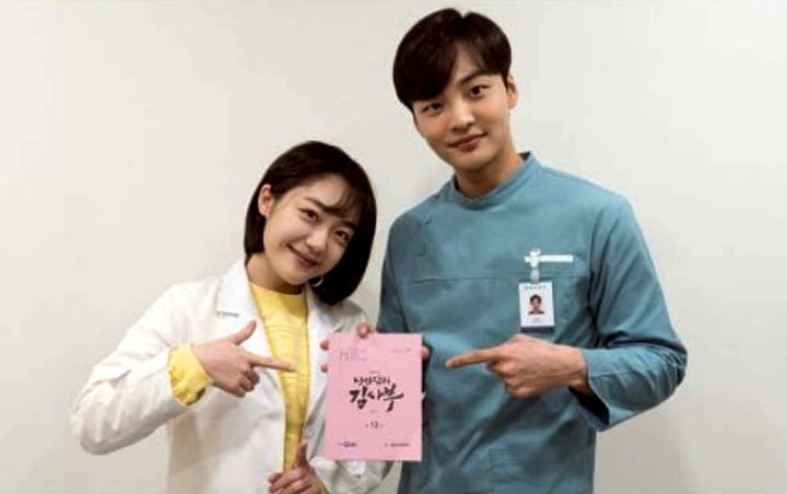 Kim Min Jae Asyik Goda So Ju Yeon di Lokasi Syuting 'Romantic Doctor, Teacher Kim 2'