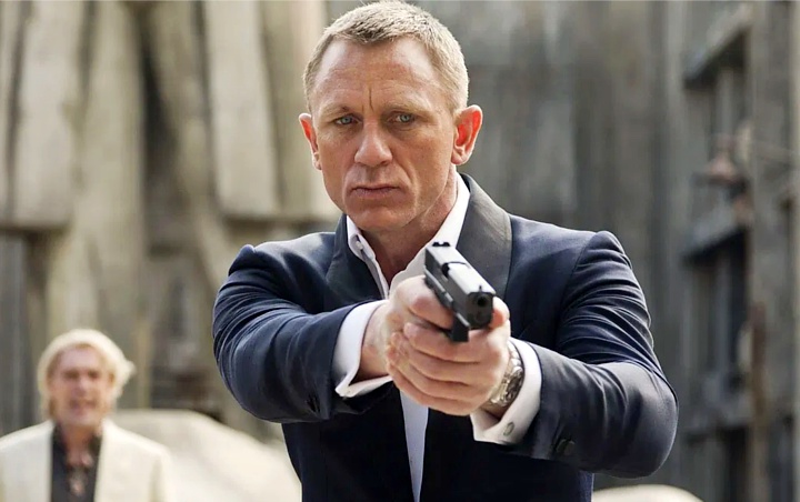 Daniel Craig Kembali Beraksi sebagai James Bond di Poster Baru 'No Time To Die'