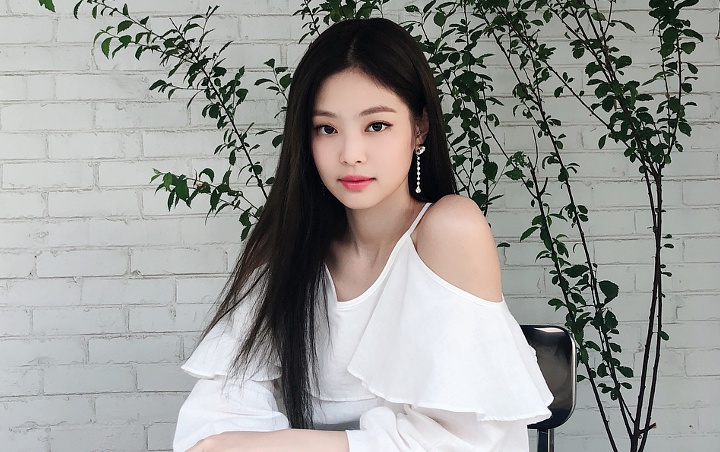 Gaya Kece Jennie BLACKPINK Umbar Pusar Panen Pujian