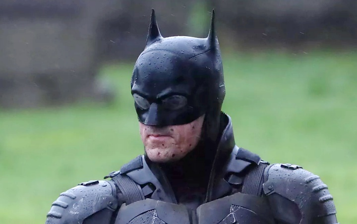Video dan Foto Syuting 'The Batman' Bocor, Begini Detail Kostum yang Bakal Dipakai Robert Pattinson
