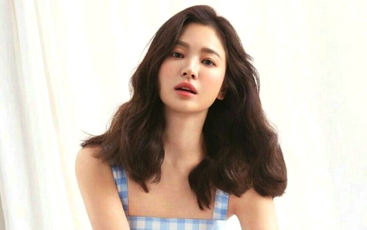 Song Hye Kyo Narsis Bareng Model 15 Tahun Lebih Muda, Visual Jadi Sorotan