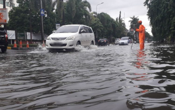 Viral Tips Praktis Cegah Air Banjir Masuk Rumah Tak Butuh 