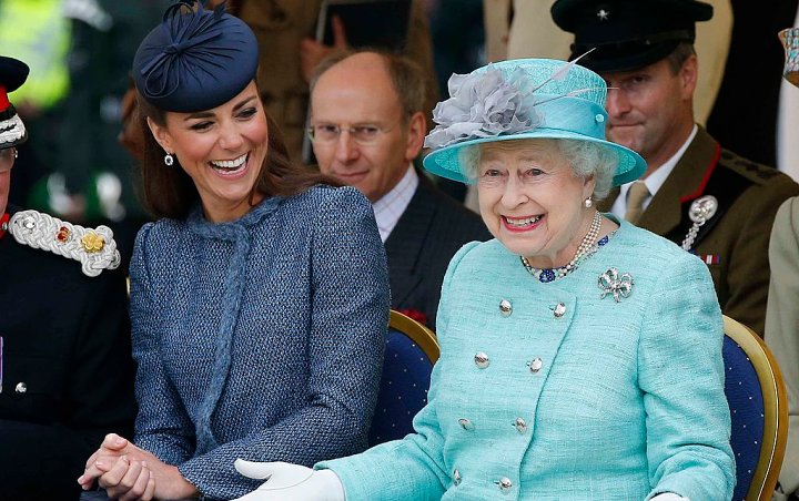 Foto Ini Kembali Buktikan Kate Middleton Adalah Anggota Kerajaan Favorit Ratu Elizabeth