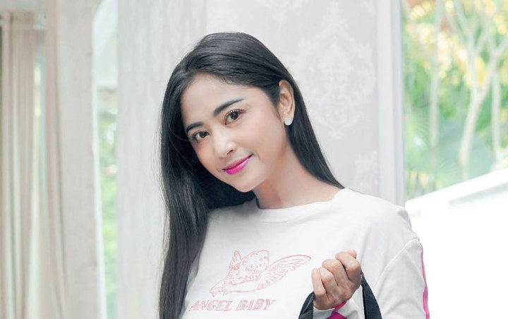 Dewi Persik Pamer Foto Jadul Zaman SD, Bantah Tuduhan Operasi Plastik