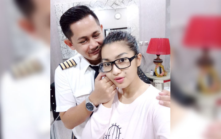 Suami Pilot Dinas Ke Luar Negeri, Fitri Carlina Khawatir Virus Corona