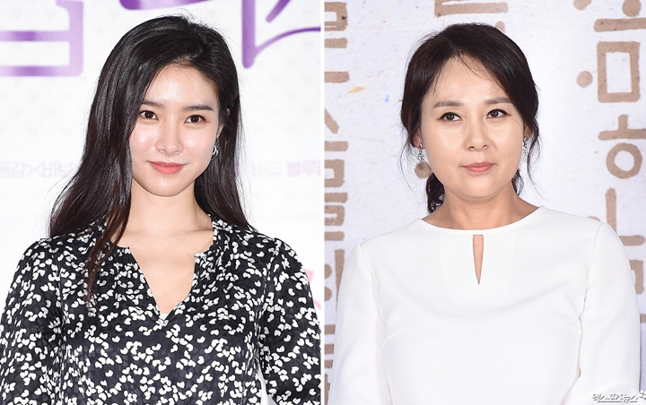 Kim So Eun Tangisi Mendiang Jeon Mi Sun di Jumpa Pers Film 'Are You In Love'