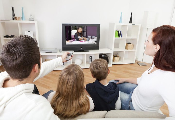 Orangtua Sebaiknya Selalu Mendampingi Anak Saat Menyaksikan Film atau Televisi