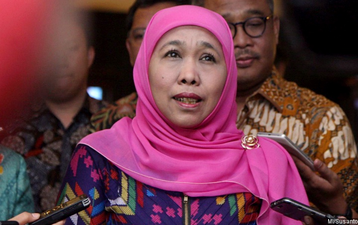 Gubernur Jatim Khofifah Bermasker Saat Melayat, Ungkap Wasiat Ibunda Jokowi