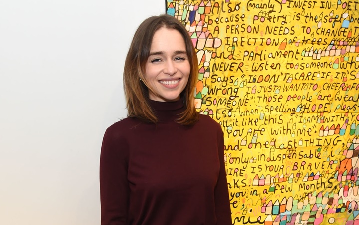 Emilia Clarke 'Game of Thrones' Janjikan Kencan Makan Malam untuk Donatur Virus Corona