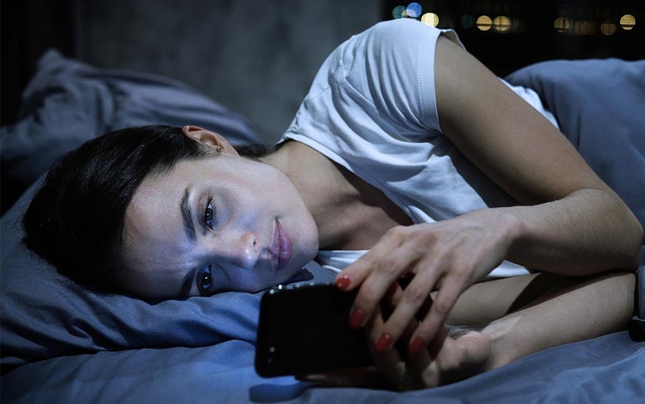 Jarang Disadari, 8 Kebiasaan Buruk Sebelum Tidur Ini Ternyata Bisa Memicu Timbulnya Jerawat