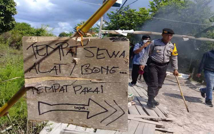 Ada Penjagaan Berlapis Hingga Tower Pantau, Polisi Bakar Kampung Narkoba 'Kolombia' di Palangkaraya