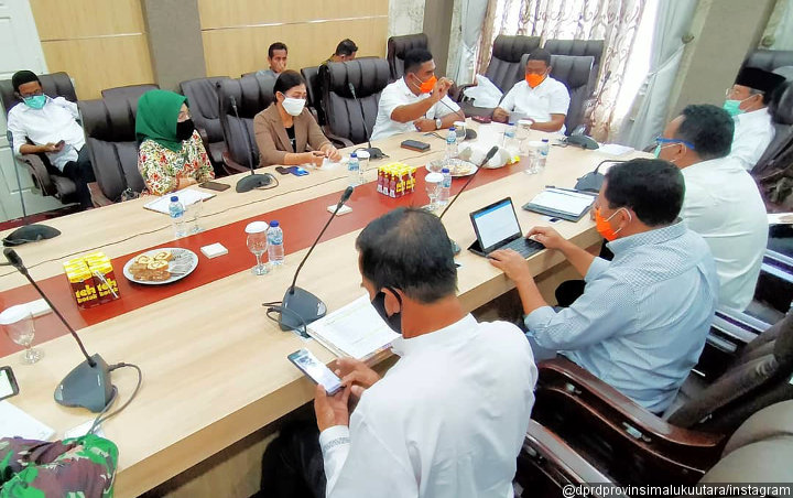 Rapat Bahas Corona Ricuh, Anggota DPRD Ngamuk Lempar Kursi Dan Meja