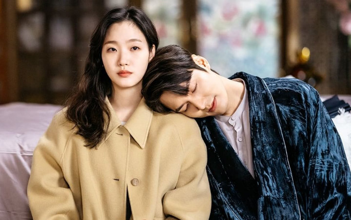 Bikin Gemas, Lee Min Ho Dipukul Kim Go Eun Usai Gagal Angkat Tubuhnya Saat Syuting Adegan Romantis