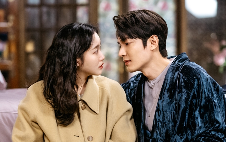 Kim Go Eun dan Lee Min Ho Asyik Mantul-Mantul Syuting 'The King: Eternal Monarch'