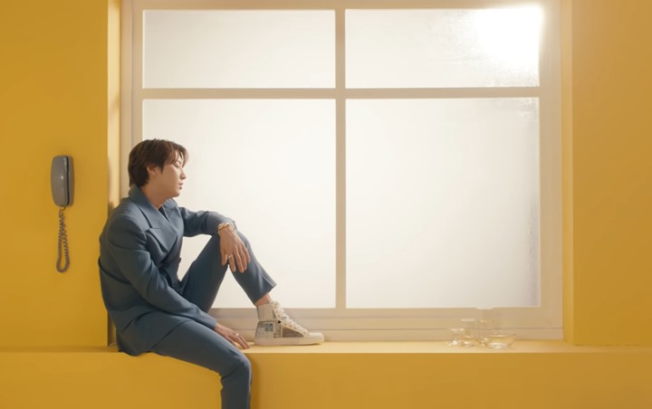 Chanyeol Dan DJ Raiden Gagal Move On Dalam MV 'Yours', Suara Duet Bareng Lee Hi Tuai Pujian