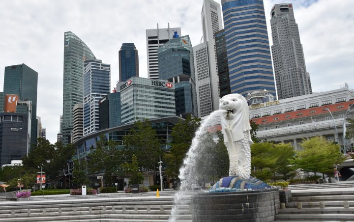 Longgarkan Lockdown, Warga Singapura 'Serbu' Salon Hingga Antre