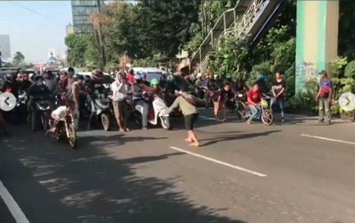 Viral Balap Liar Tutup Jalan di Serpong, Langgar PSBB Hingga Diciduk Polisi