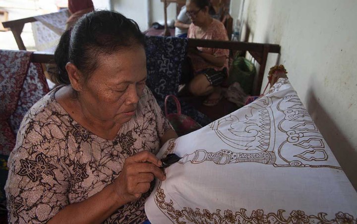 Inovasi 'Sajadah Covid' Selamatkan Pengusaha Batik Lasem dari Bangkrut