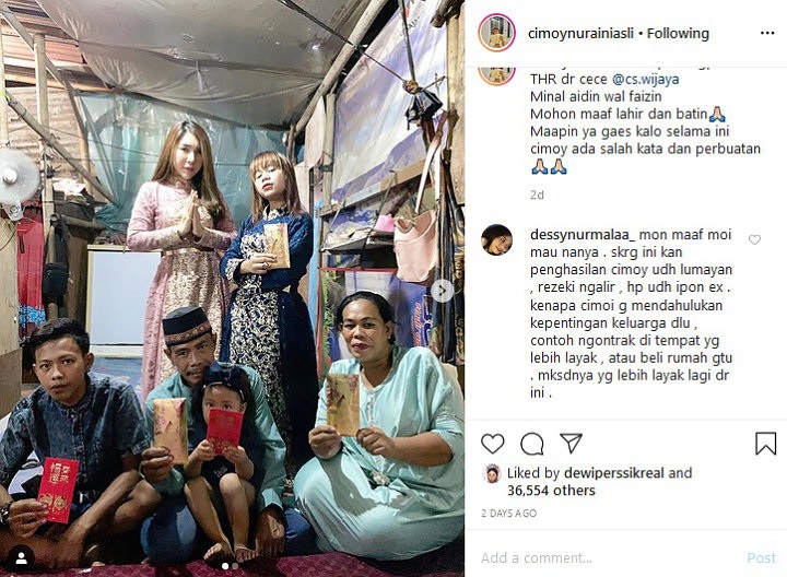 Pajang Foto Lebaran Bareng Keluarga, Cimoy Montok Dikritik Soal Kondisi Rumah yang Tak Layak