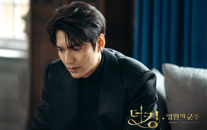 Preview 'The King: Eternal Monarch' Bongkar Sosok Penyelamat Lee Min Ho Kecil?