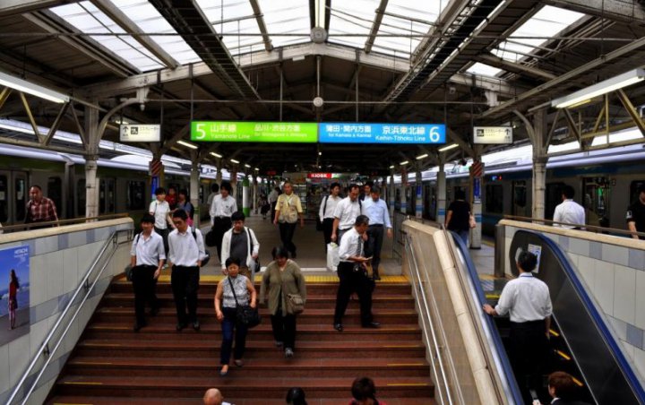 Permudah Penumpang Kereta Jaga Jarak, Jepang Bakal Rilis Aplikasi Pemantau Khusus
