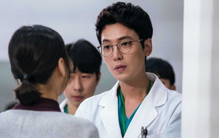 Jung Kyung Ho Bahas Obsesi Bintangi Proyek Hits, Ini Rahasia Akting Apik di 'Hospital Playlist'