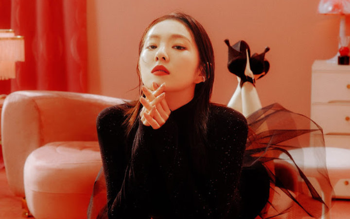 Sub-Unit Red Velvet Bagikan Video, Irene Seksi Umbar Punggung Telanjang di Foto-Foto Teaser
