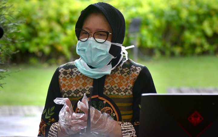 Tuai Simpati, Walkot Surabaya Risma Jadi Trending Topic Usai Sujud Minta Maaf di Depan Dokter