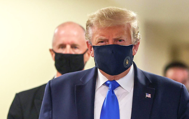 Akhirnya Pakai Masker, Trump Malah Tuai Kritikan Pihak Calon Rival Joe Biden