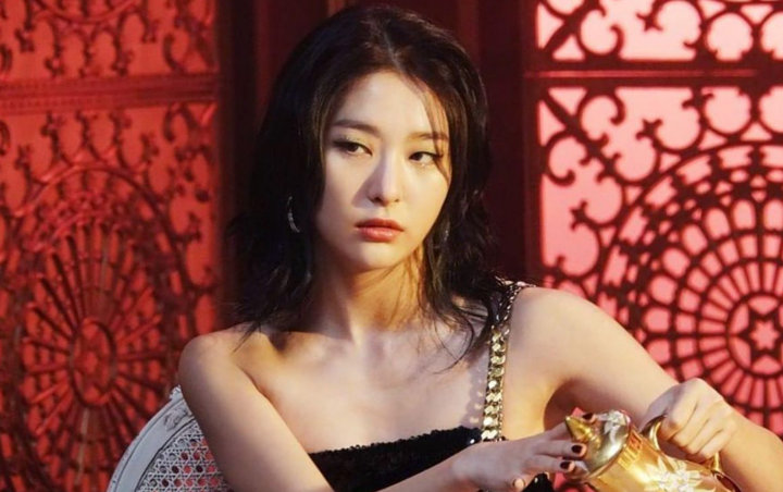 Seulgi Red Velvet Ketangkap Kamera 'Acungkan Jari Tengah' di Encore 'Music Bank'?