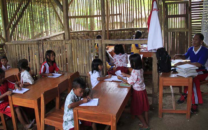 Belajar Jarak Jauh Diterapkan, Mendikbud Nadiem 'Disentil' Soal Siswa Papua