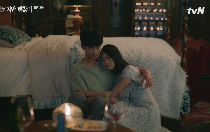 Kim Soo Hyun dan Seo Ye Ji Ngakak Parah Saat Syuting Adegan Romantis 'It's Okay to Not Be Okay' Ini