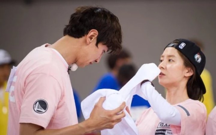 Lee Kwang Soo Cengkeram Dan Tarik Paksa Song Ji Hyo di 'Running Man' Jadi Perbincangan