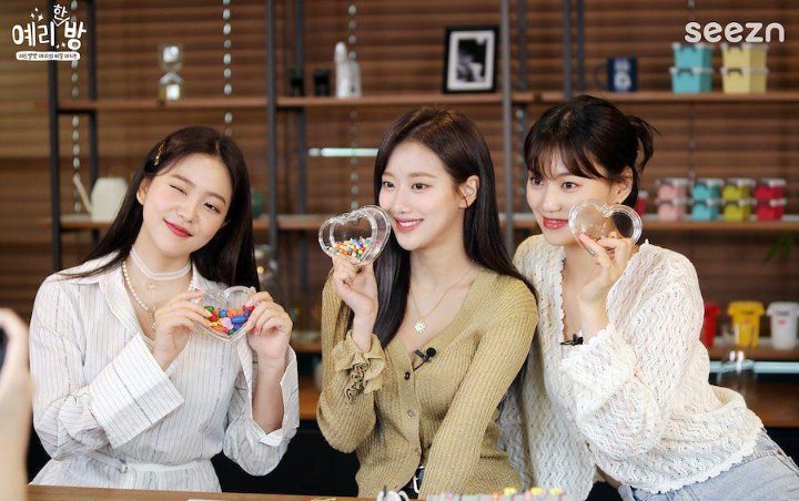 Yeri Red Velvet Bahas Pertemanan dan Tipe Ideal dengan Naeun April dan Kim Doyeon Weki Meki