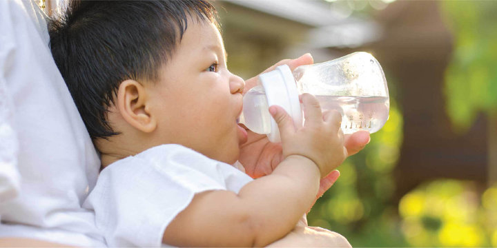 Jaga Bayi Tetap Terhidrasi dan Perhatikan Makanan yang Anda Konsumsi
