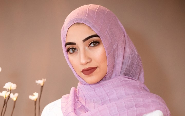 Hasil gambar untuk hijab ungu muda