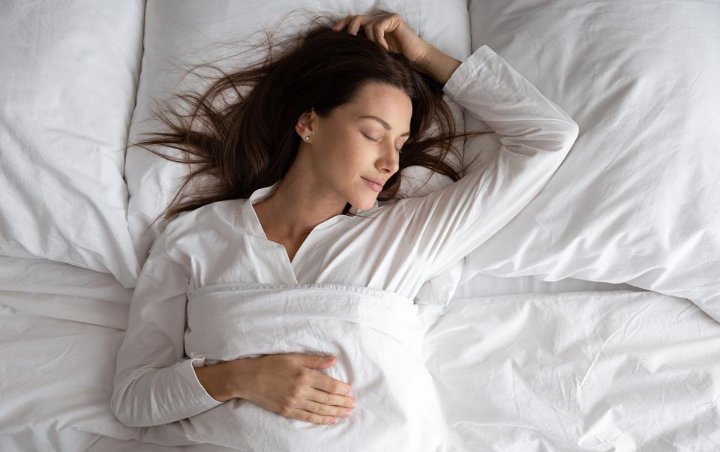 Dijamin Enggak Bikin Gerah, Ini 8 Tips Tidur Nyenyak Tanpa AC dan Kipas Angin di Tengah Cuaca Panas