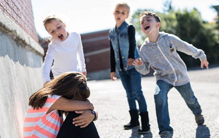 7 Tips Yang Bisa Diajarkan Pada Anak Untuk Membela Diri Dari Bullying, Orangtua Wajib Tahu!