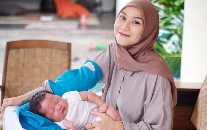 Zaskia Adya Mecca Punya Cara Unik Atasi Umbilical Hernia Pada Bayinya, Demi Senangkan Sang Ibu