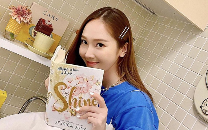 Meski Perilisan Novel 'Shine' Jessica Jung Ditunda di Korsel, Penerbit Konfirmasi Ada Adaptasi Film