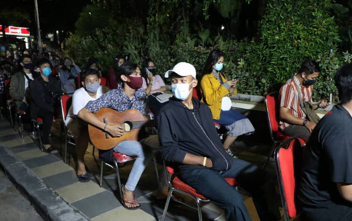 Ratusan Anak Muda Surabaya Di Rapid Test Usai Asyik Nongkrong, Begini Hasilnya