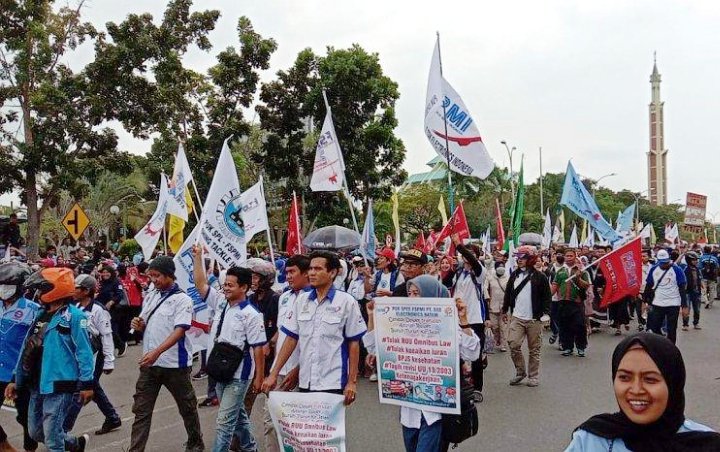 Soroti Aksi Demo Ricuh, Media Asing Redfish Ikut Ramaikan Tagar #TolakOmnibusLaw