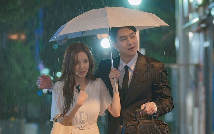 Lebih Memuaskan, Seohyun dan Go Kyung Pyo Bolak-Balik Syuting Ciuman 'Private Lives'