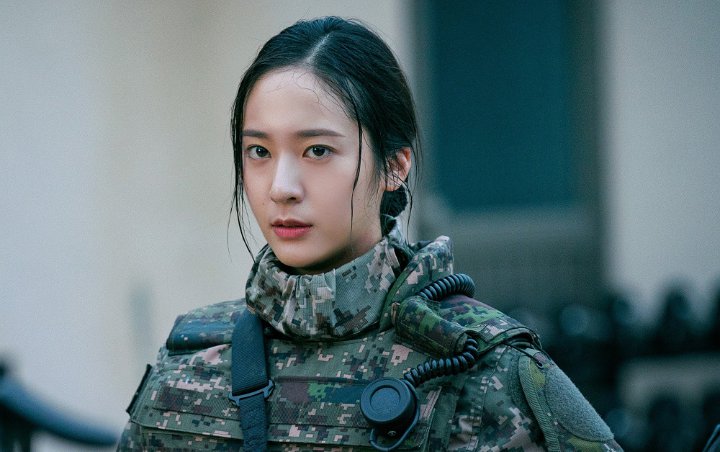 Krystal Promosi Drama 'Search', Kecantikan Bikin Netizen Ngajak Nikah