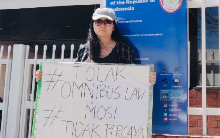 Omnibus Law Dapat Dukungan Bank Dunia, Veronica Koman: Makin Menandakan Harus Ditolak