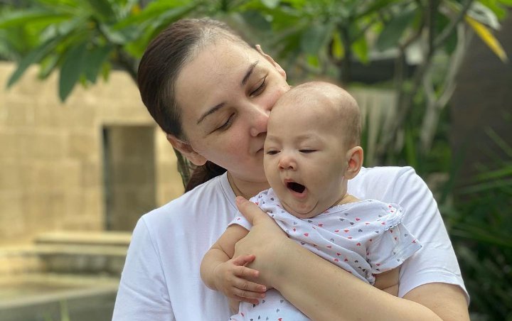 Baru 5 Bulan, Putri Mona Ratuliu Bongsor Tidur Angkat Kaki Bak Preman Lagi Nongkrong Bikin Gemes
