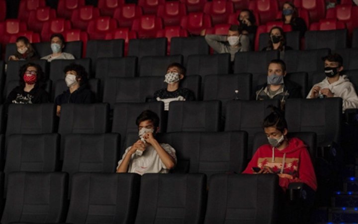 Aturan Penonton Bioskop Wajib Keluar Tiap Jeda 30 Menit Untuk Hirup Udara Segar yang Bikin Heboh