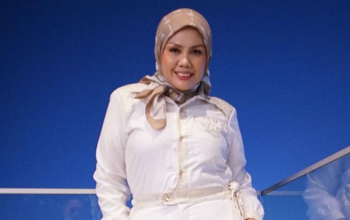 Ely Sugigi Bagikan Foto Cantik Tanpa Jilbab Sukses Bikin Geger