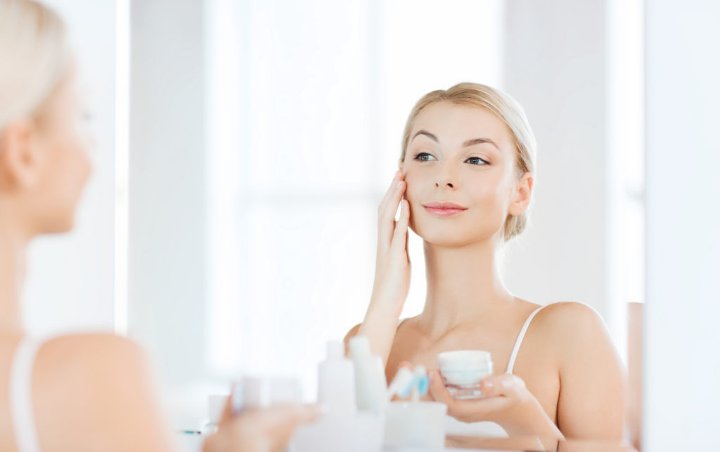 7 Rekomendasi Skincare Dengan Kandungan Alpha Arbutin Yang Bisa Bikin Wajah Cerah Bersinar