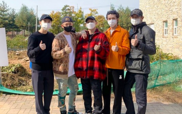 Chen Masuk Militer Diantar 4 Member EXO, Kehadiran Suho Tak Diduga